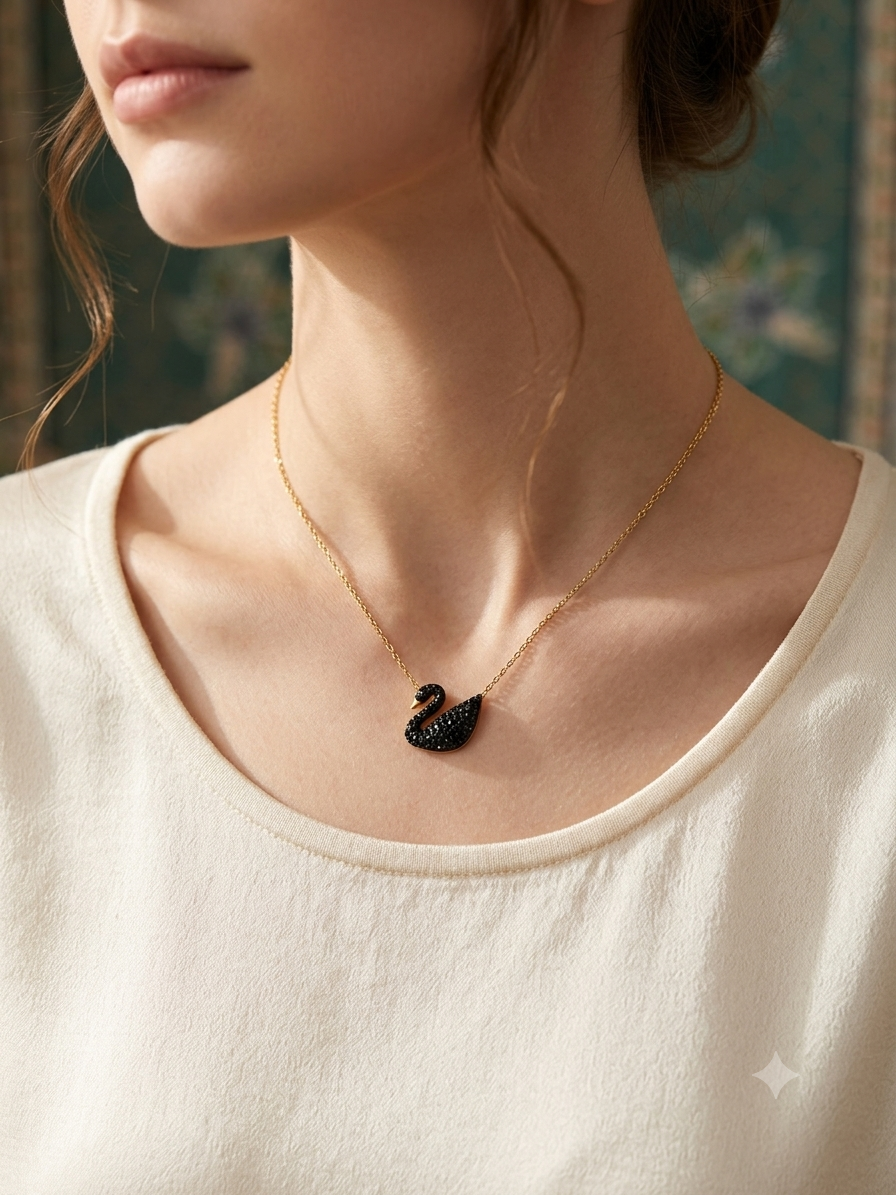 Swan Pendant Necklace.