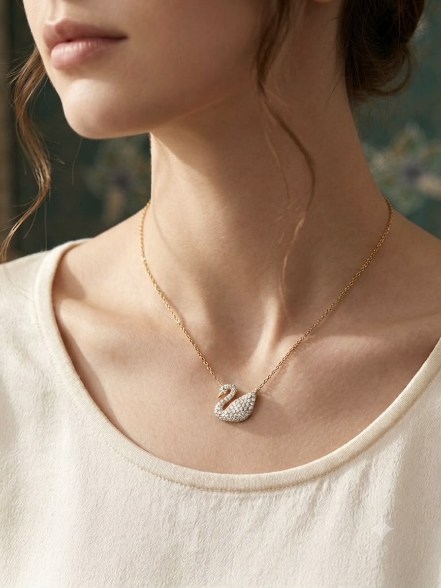 Swan Pendant Necklace.